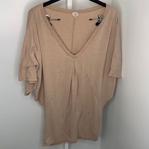 Aritzia Wilfred V Neck Tan T-Shirt Short Sleeve